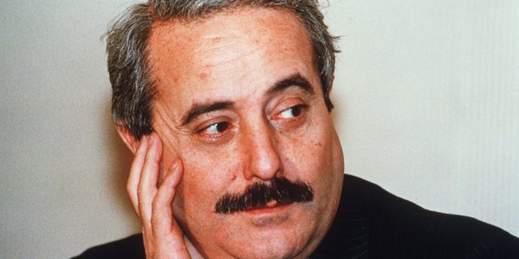 A spasso con la storia/L’uomo, il coraggio, l’eroe. Venticinque anni fa moriva Giovanni Falcone