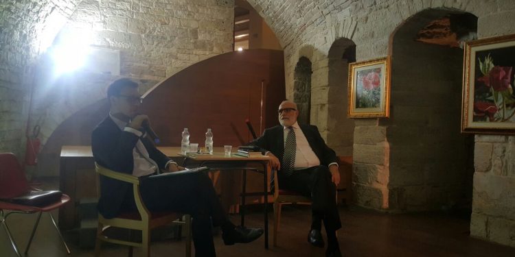 Inchieste e uomini che cercano la verità. Il giudice Gianni Mattencini presenta “I segreti degli altri”