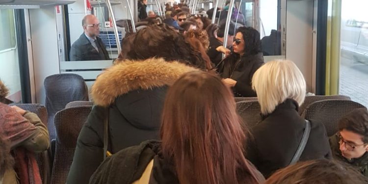 Mattinata d’inferno per i pendolari della Ferrotramviaria. Treni soppressi e pesantissimi ritardi su tutte le tratte