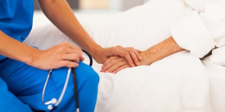 Assistenza domiciliare interotta: “Subito regolamento regionale e risorse per anziani e disabili”