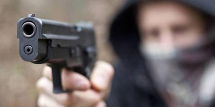 Ultim’ora. Si torna a sparare in città: colpi d’arma da fuoco nel centro storico. Feriti due uomini