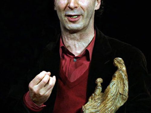 Benigni fa una battuta al Bif&st e a Bitonto scoppia la polemica. Ma perché?